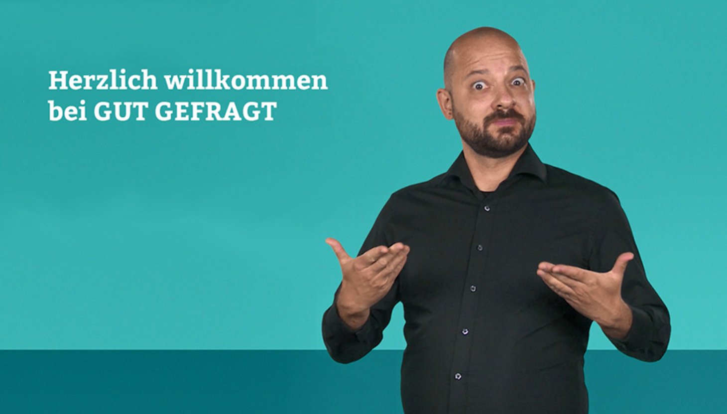 Mann erklärt etwas in Gebärdensprachen
