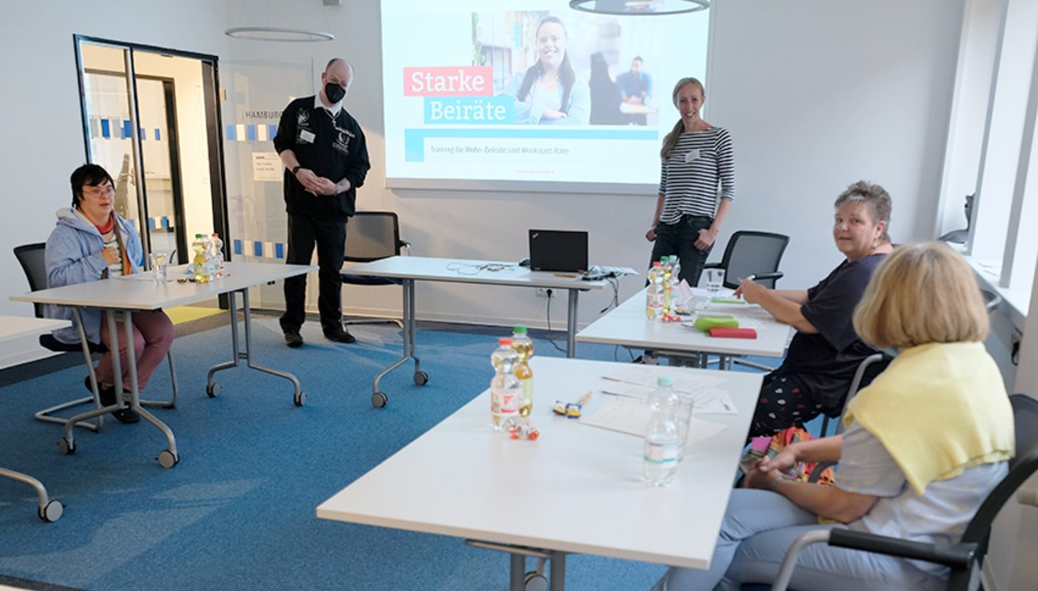 3 Teilnehmerinnen, unser Auszubildender und unsere Betriebsleiterin beim Info-Treffen zu Starke Beiräte.
